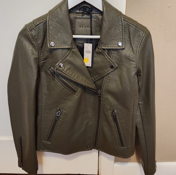 Last Chance For NWT Anthropologie BlankNYC small olive green faux leather jacket - Picture 3 of 8